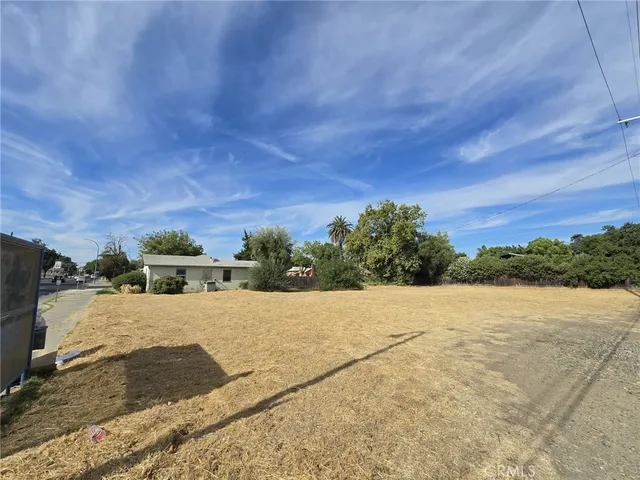 a view of an outdoor space and a yard