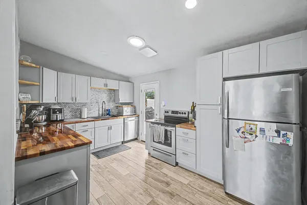$2,400 | 2025 East Howe Avenue, Tempe, AZ 85281