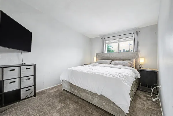 $2,400 | 2025 East Howe Avenue, Tempe, AZ 85281