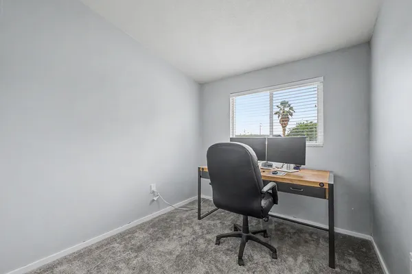 $2,400 | 2025 East Howe Avenue, Tempe, AZ 85281