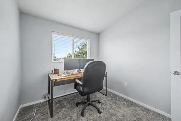 $2,400 | 2025 East Howe Avenue, Tempe, AZ 85281