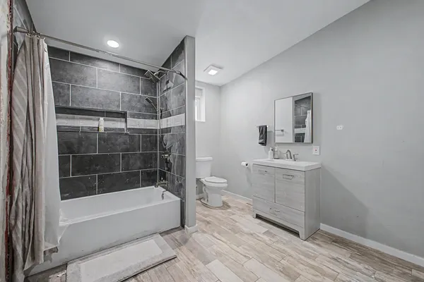 $2,400 | 2025 East Howe Avenue, Tempe, AZ 85281