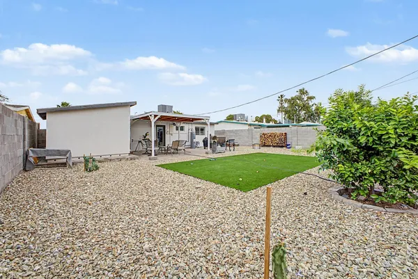 $2,400 | 2025 East Howe Avenue, Tempe, AZ 85281