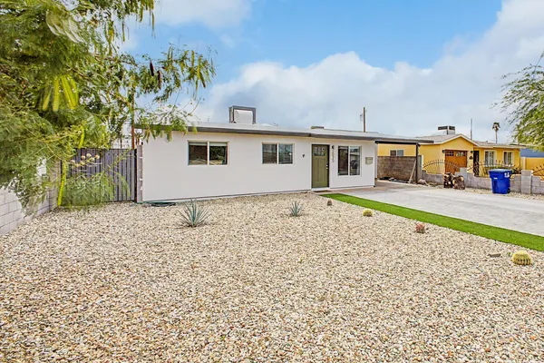 $2,400 | 2025 East Howe Avenue, Tempe, AZ 85281