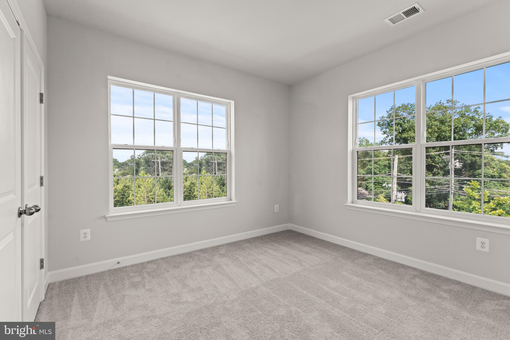 623 Trimaran Way Oxon Hill, MD 20745 - Photo 35 of 45 an empty room with a window