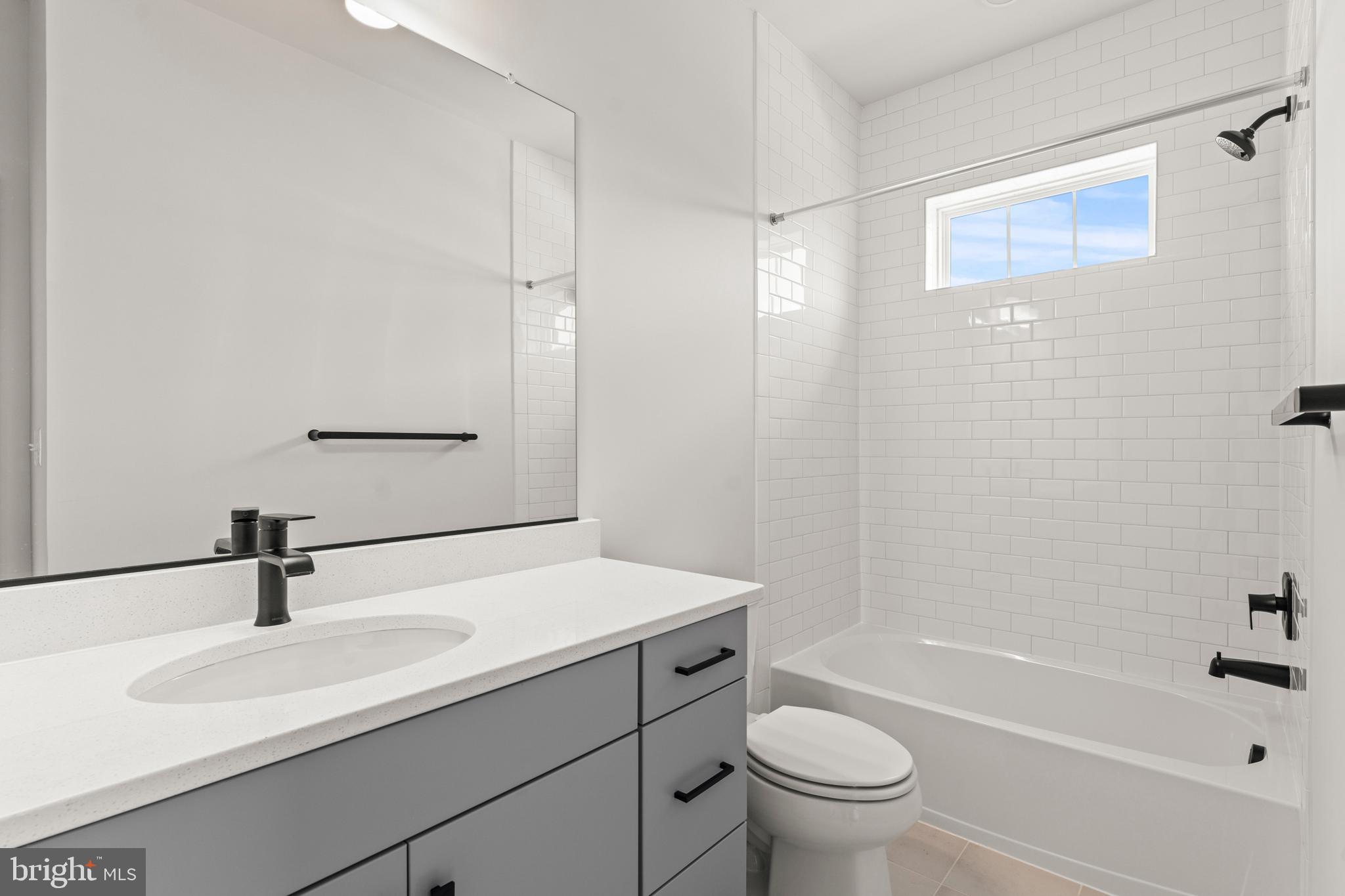 623 Trimaran Way Oxon Hill, MD 20745 - Photo 36 of 45 a bathroom with a sink a toilet and a bathtub