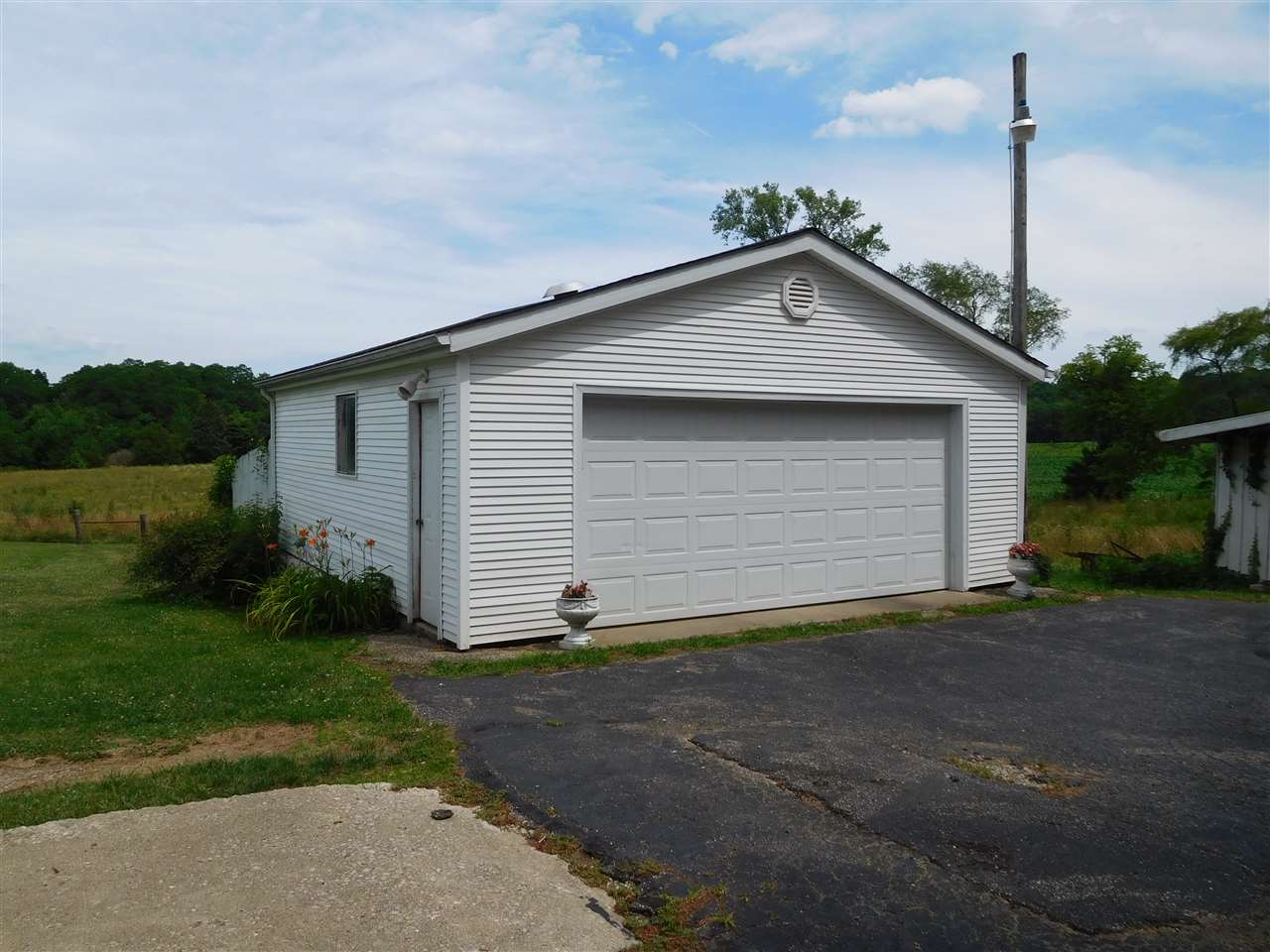 3960 North Thomas Road Bloomington, IN 47404 - Photo 27 of 36