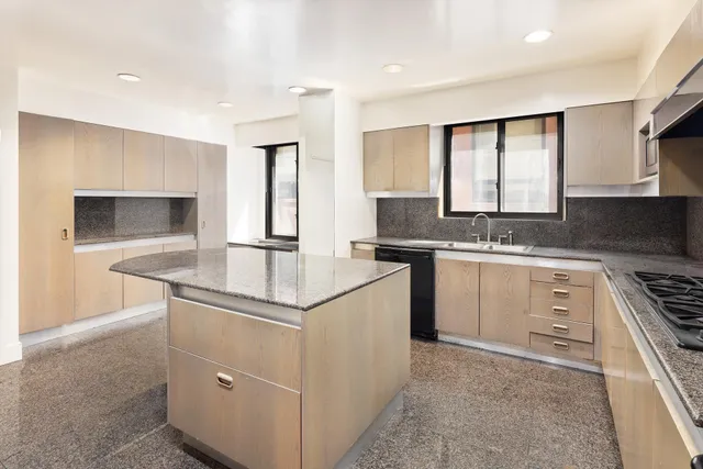 $5,250,000 | 733 Park Avenue, Unit 8 | Lenox Hill