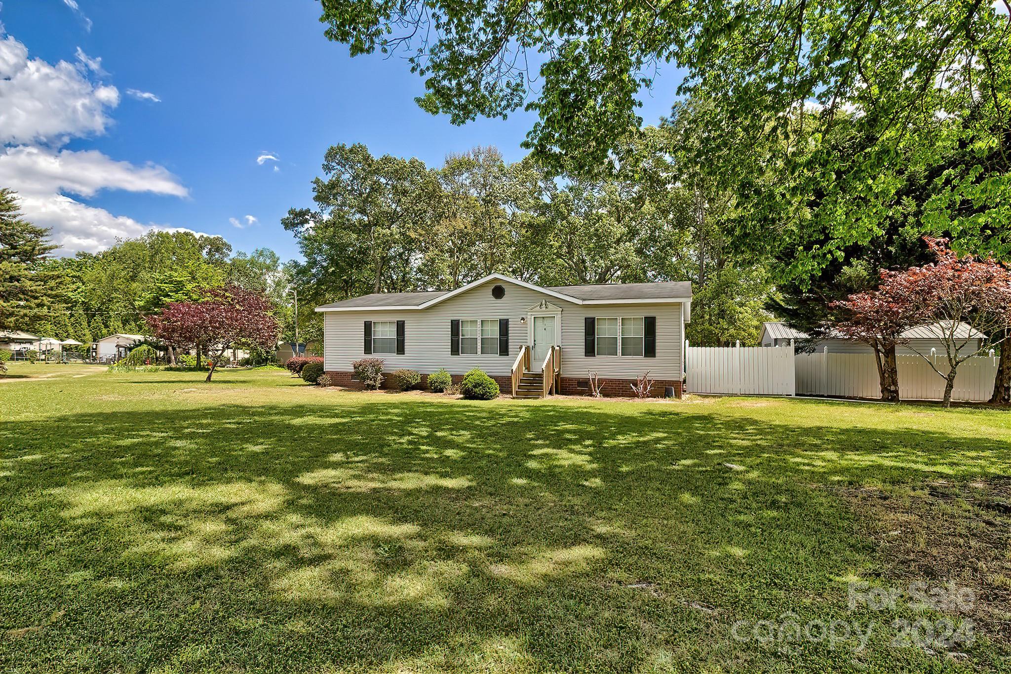 302 Chestnut Street Bethune, SC 29009 - Photo 1 of 20 Gallery Image 1