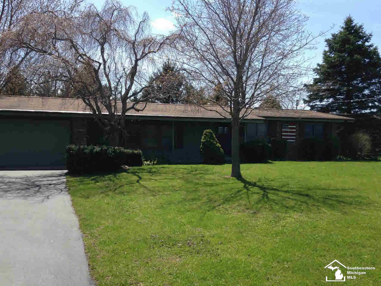 12153 South Custer Road Dundee, MI 48131 - Photo 1 of 16