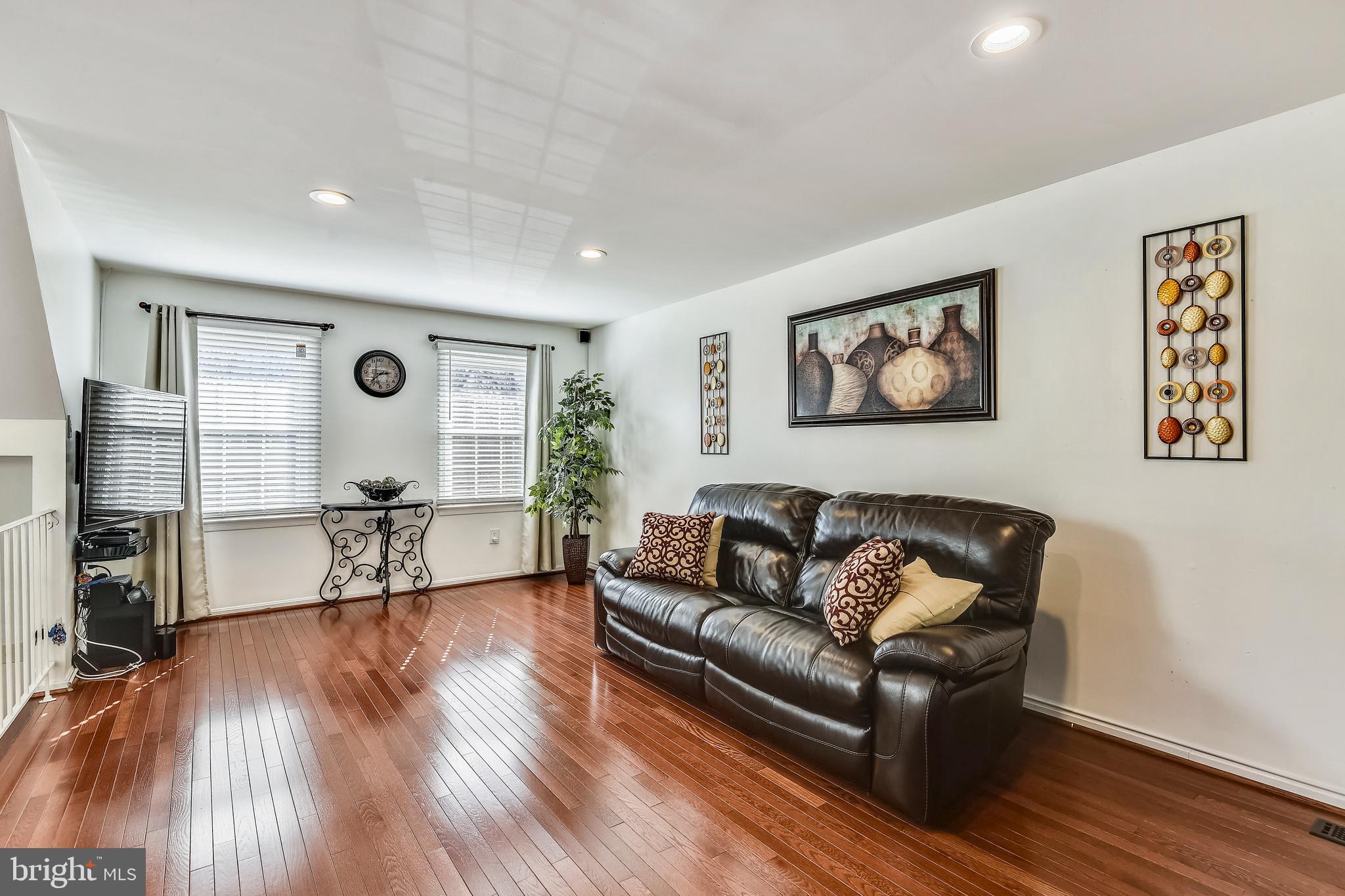 2946 Seminole Road Woodbridge, VA 22192 - Photo 2 of 34 Gallery Image 2