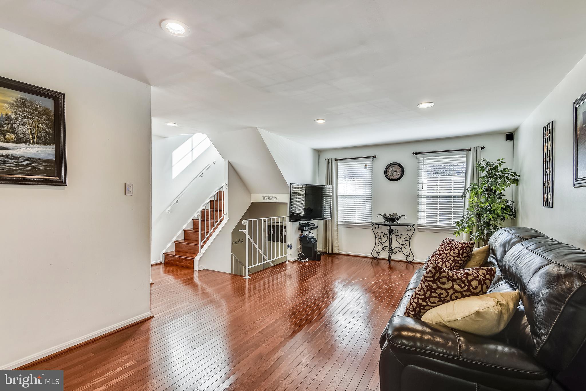 2946 Seminole Road Woodbridge, VA 22192 - Photo 3 of 34 Gallery Image 3