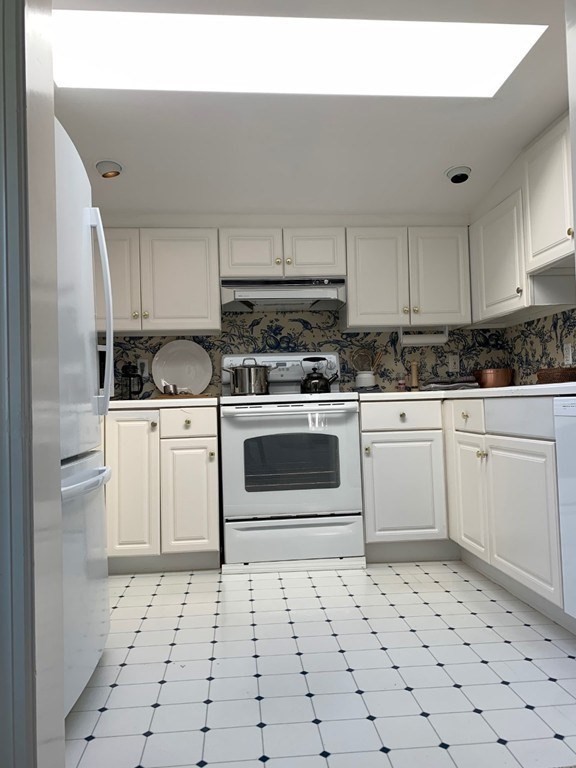 103 Central Street, Unit 3 Wellesley, MA 02482 - Photo 4 of 14