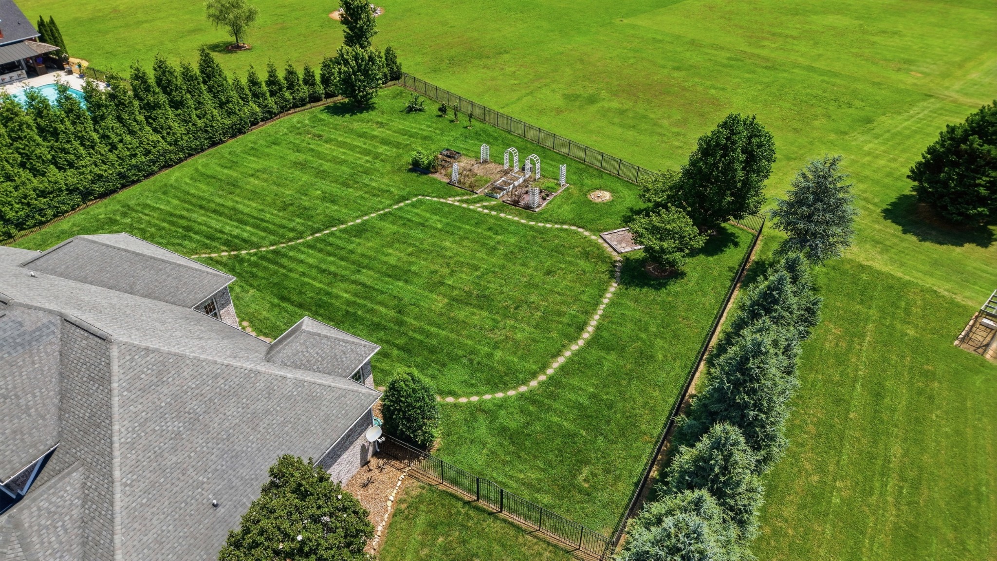 292 Ridgecrest Drive Winchester, TN 37398 - Photo 59 of 62 an aerial view of a golf course with parking space