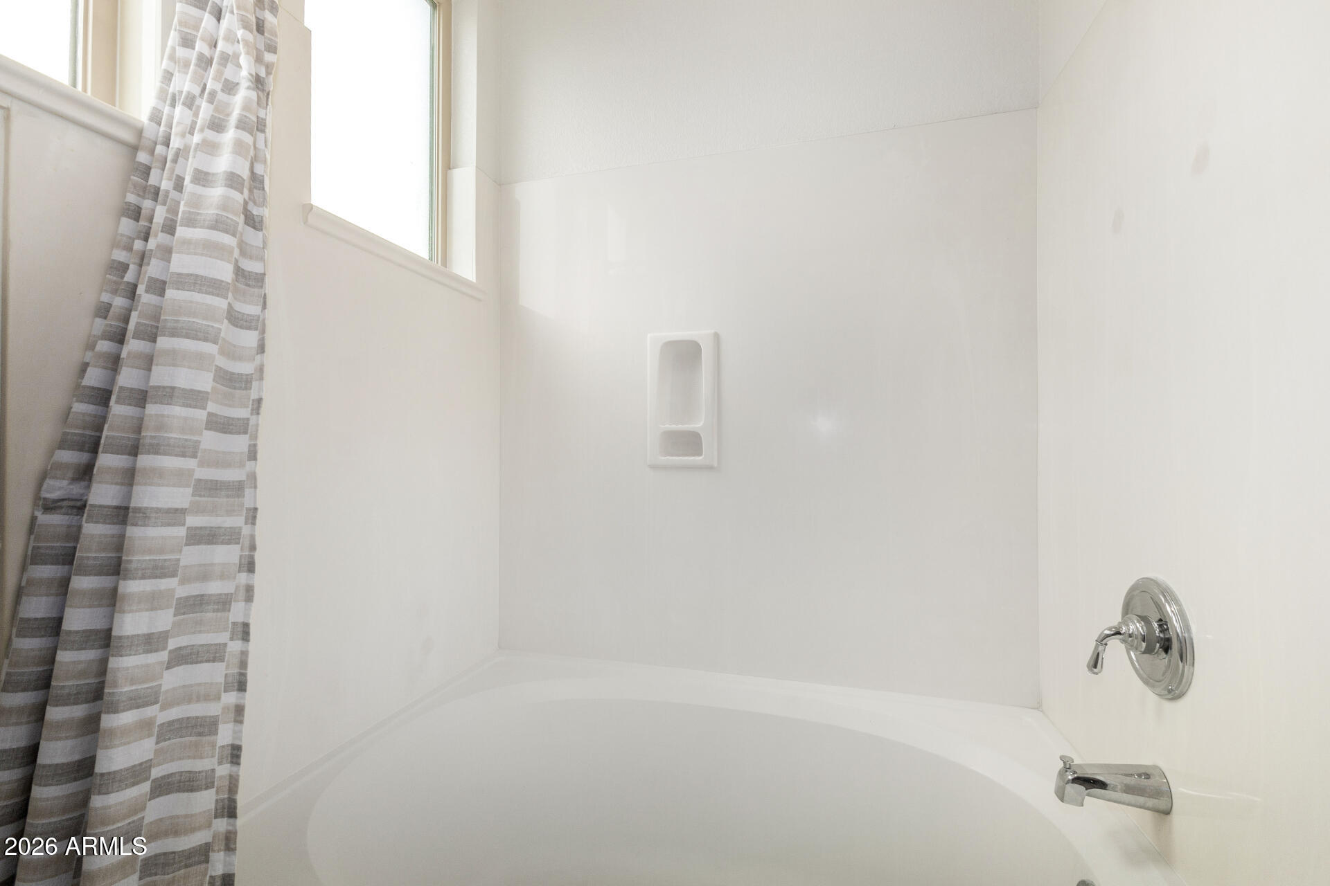 435 West Rio Salado Parkway, Unit 305 Tempe, AZ 85281 - Photo 8 of 44 a bathroom with a bathtub