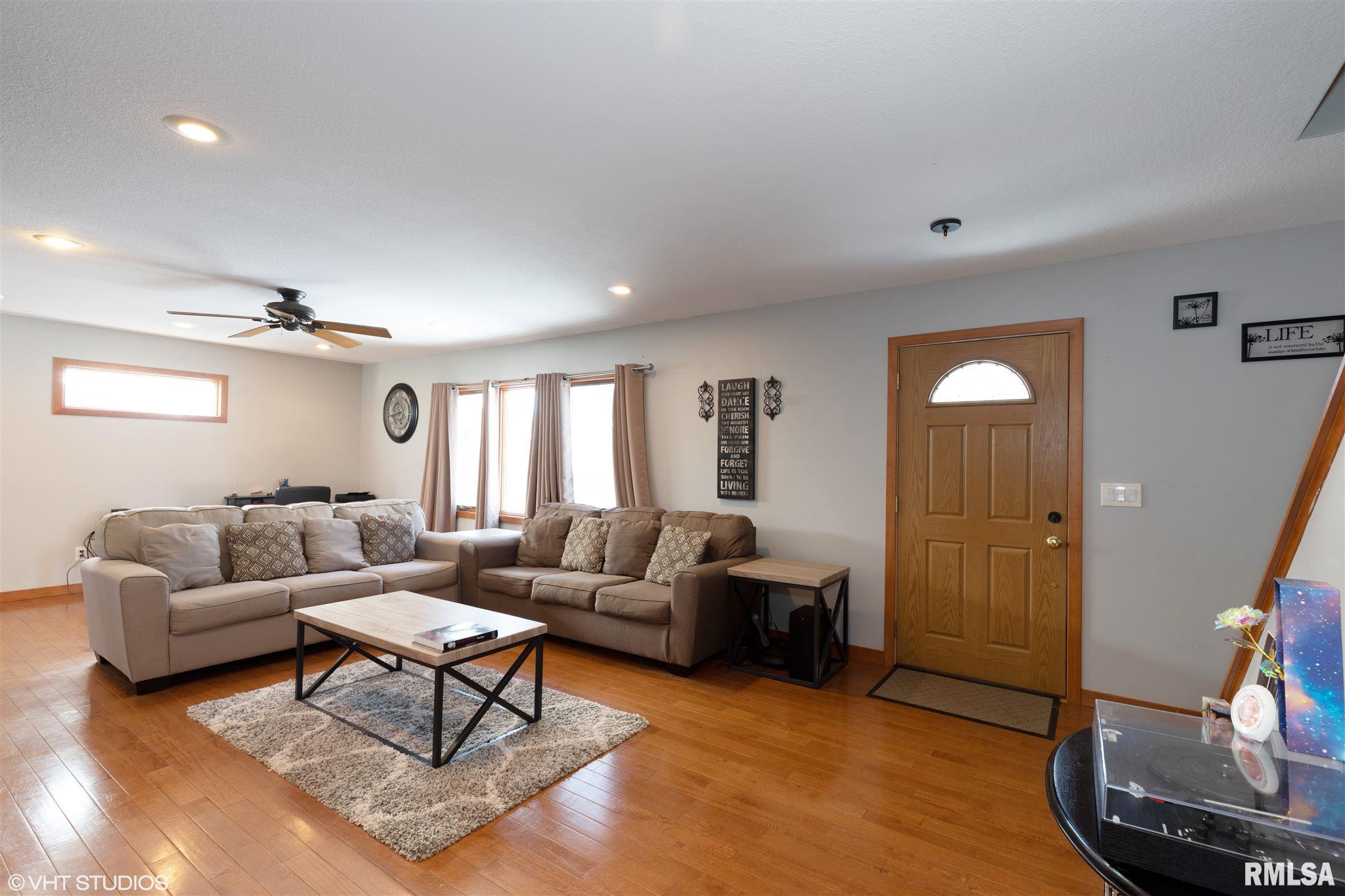 723 Schick Road Clinton, IA 52732 - Photo 2 of 17 Gallery Image 2