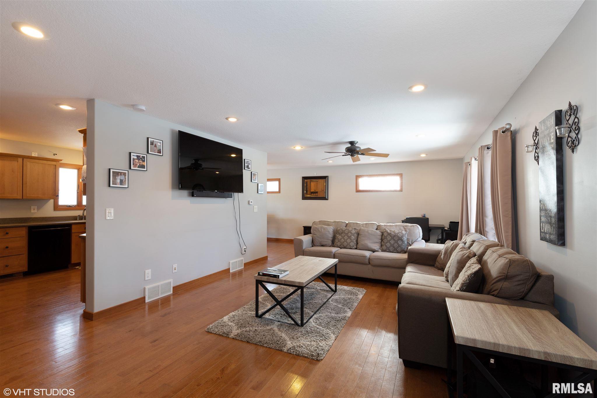 723 Schick Road Clinton, IA 52732 - Photo 3 of 17 Gallery Image 3