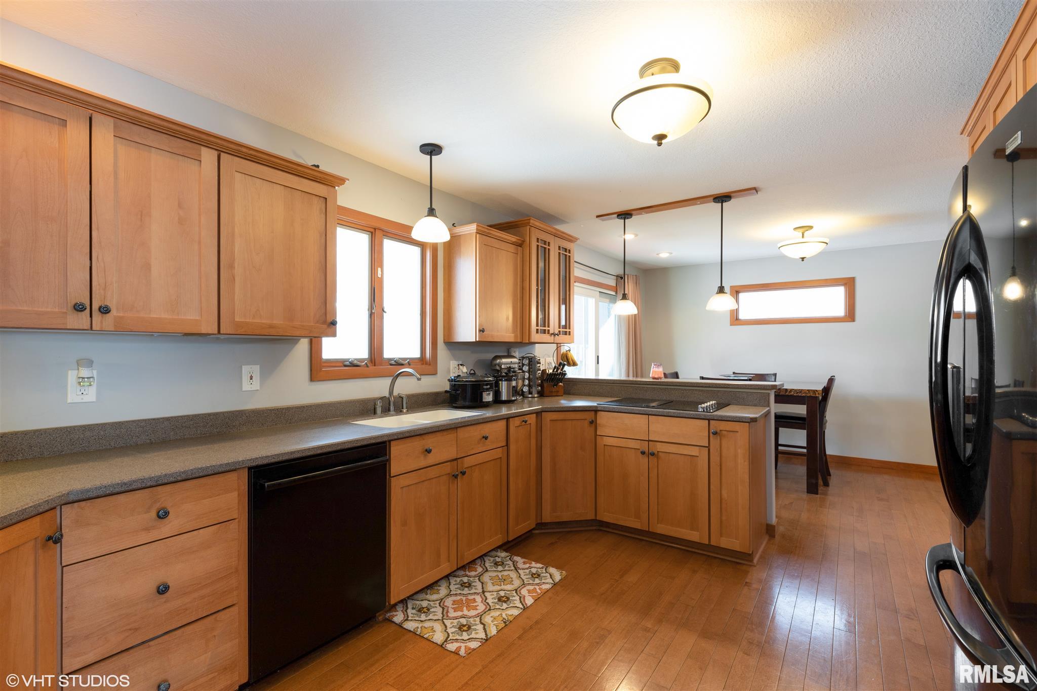 723 Schick Road Clinton, IA 52732 - Photo 4 of 17 Gallery Image 4