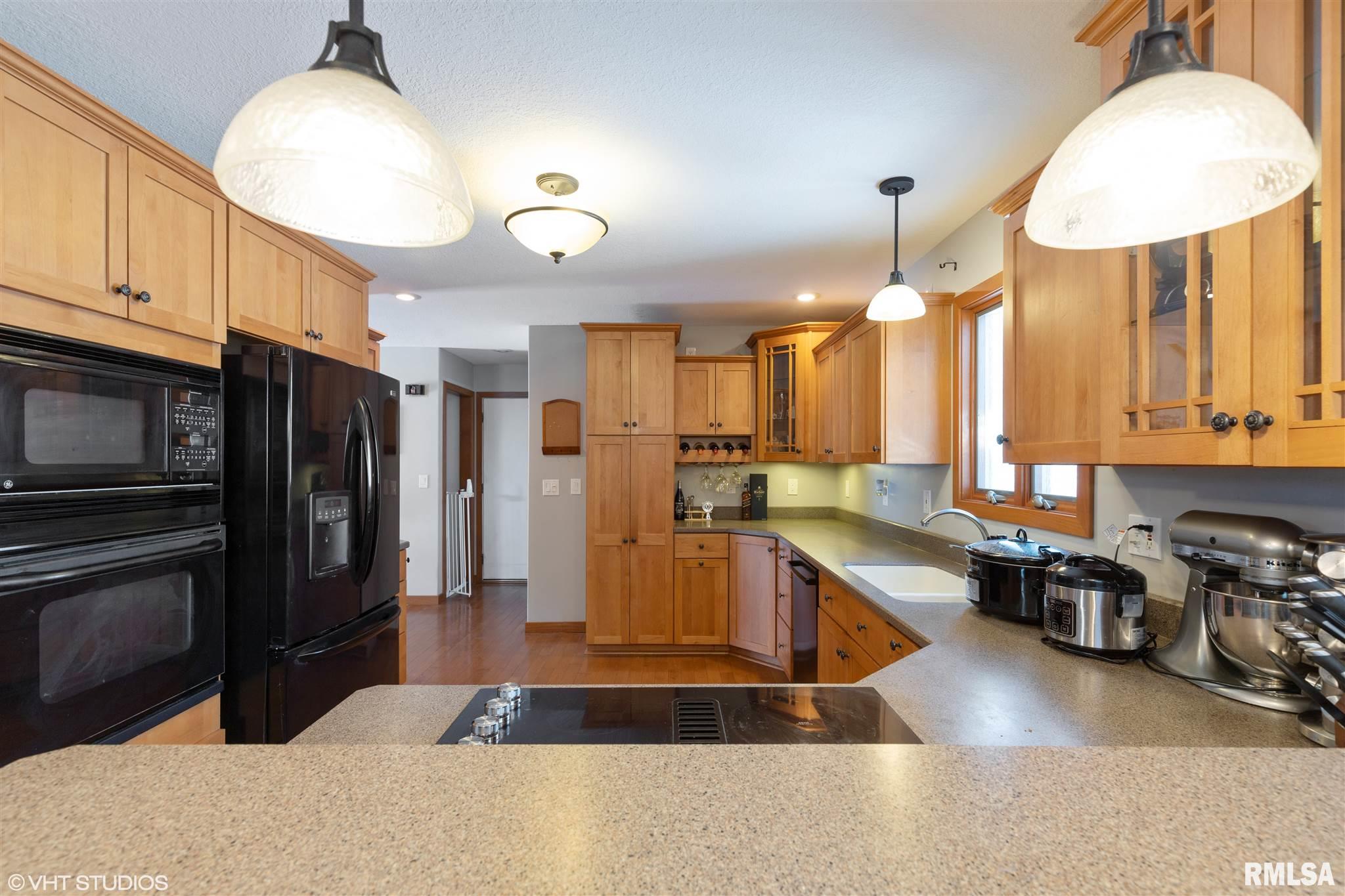 723 Schick Road Clinton, IA 52732 - Photo 5 of 17 Gallery Image 5