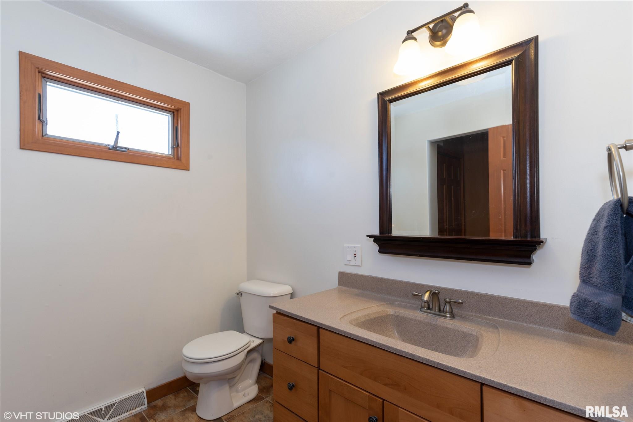 723 Schick Road Clinton, IA 52732 - Photo 8 of 17 Gallery Image 8