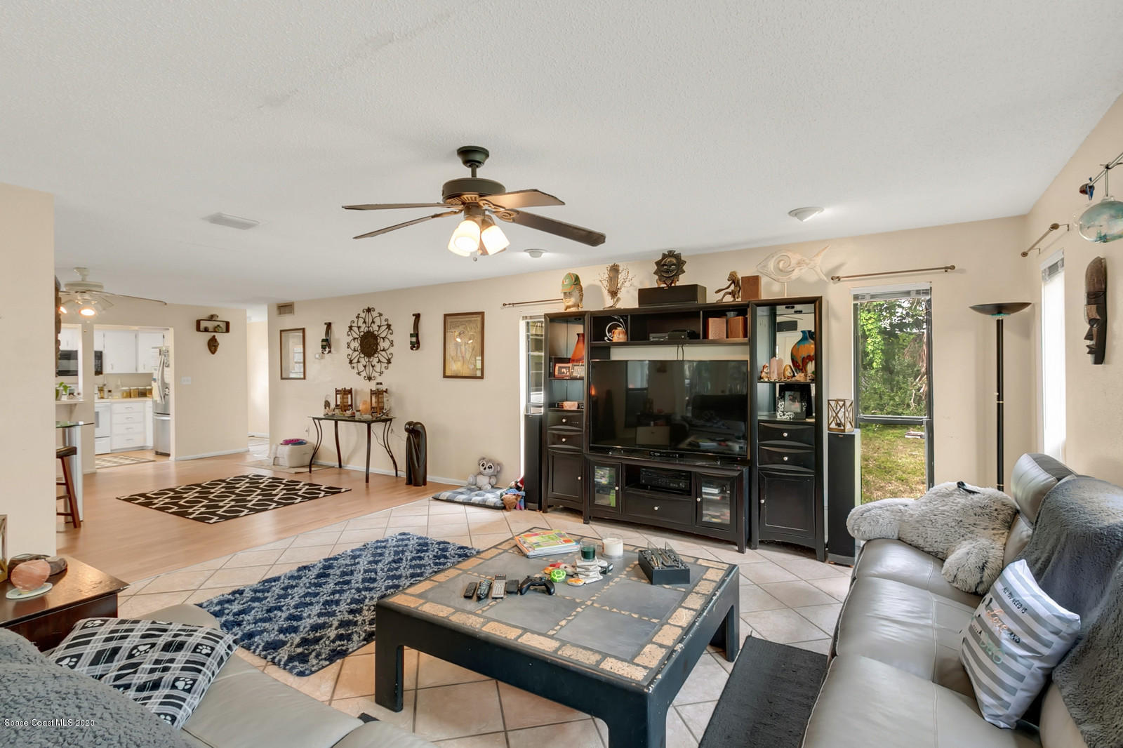 1014 Samar Road Cocoa Beach, FL 32931 - Photo 12 of 26 Living Room