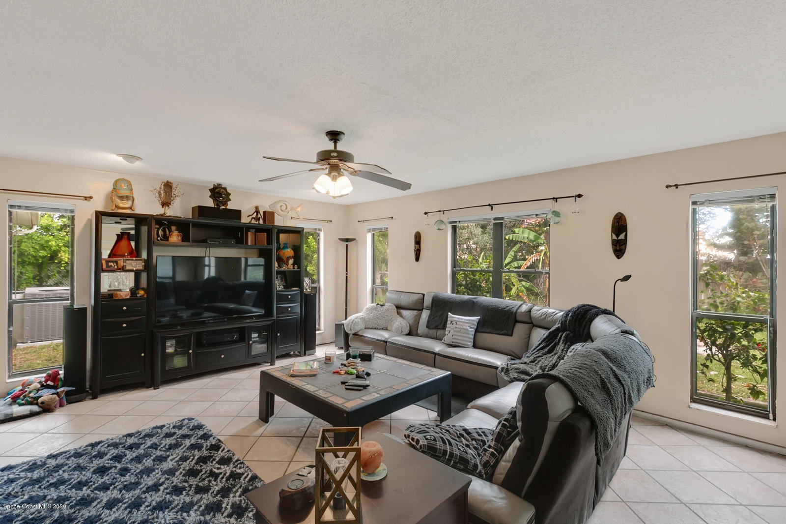 1014 Samar Road Cocoa Beach, FL 32931 - Photo 14 of 26 Living Room