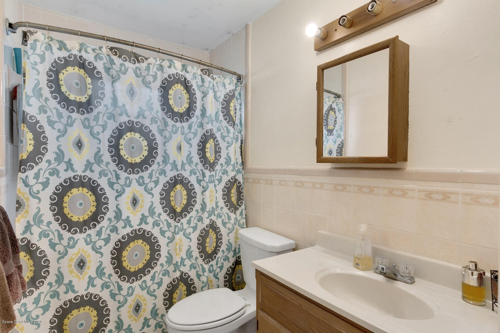 1014 Samar Road Cocoa Beach, FL 32931 - Photo 20 of 26 Bathroom