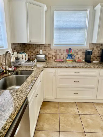 $2,900 | 114 17th Street, Galveston, TX 77550