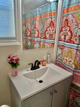 $2,900 | 114 17th Street, Galveston, TX 77550