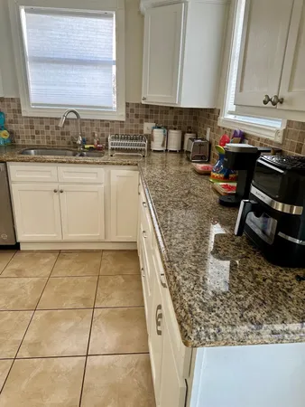 $2,900 | 114 17th Street, Galveston, TX 77550