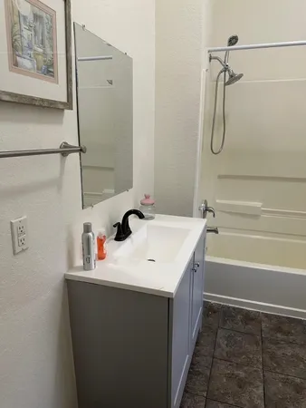 $2,900 | 114 17th Street, Galveston, TX 77550