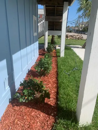 $2,900 | 114 17th Street, Galveston, TX 77550