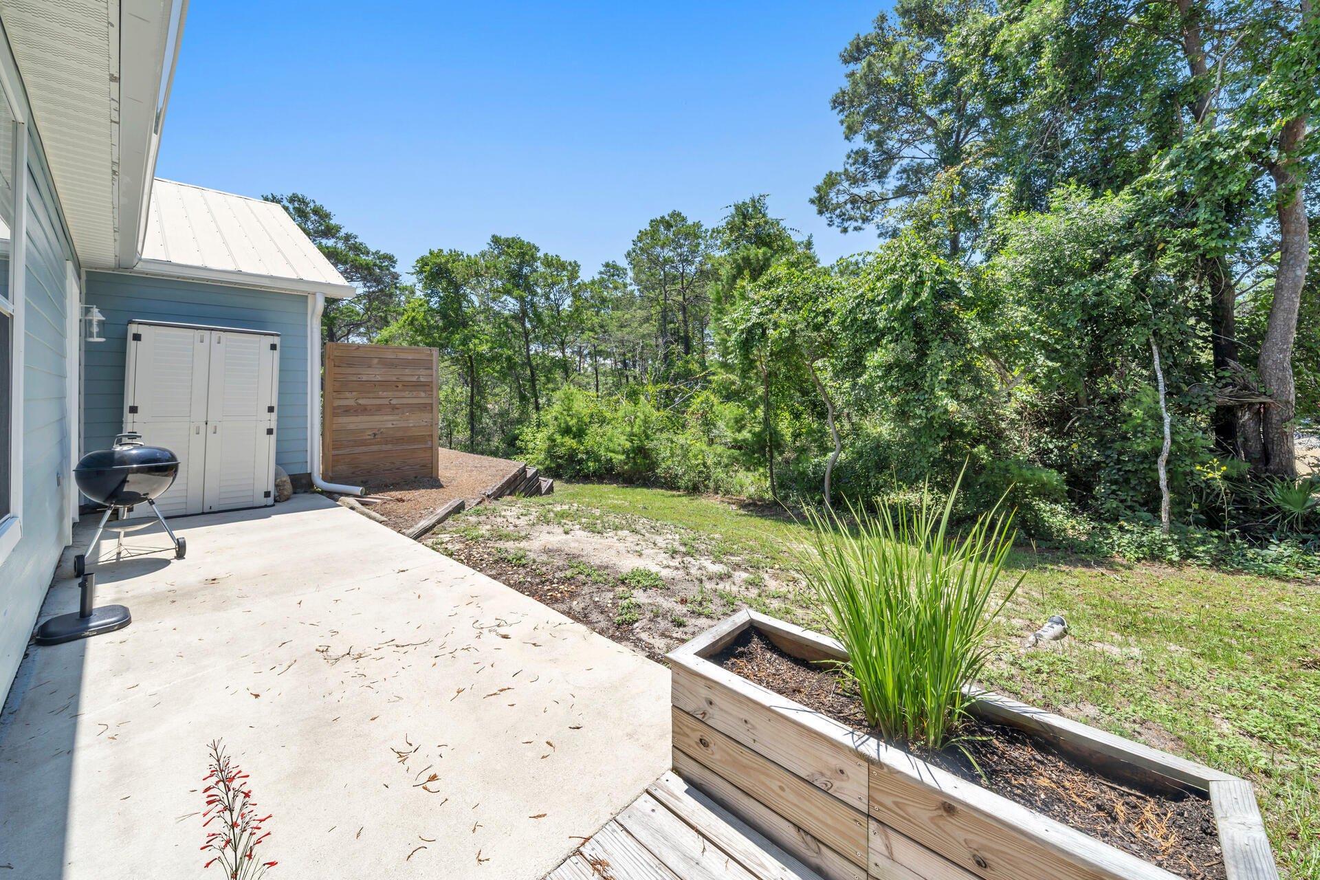 84 Vicki Street Santa Rosa Beach, FL 32459 - Photo 30 of 39 a view of a backyard of a house