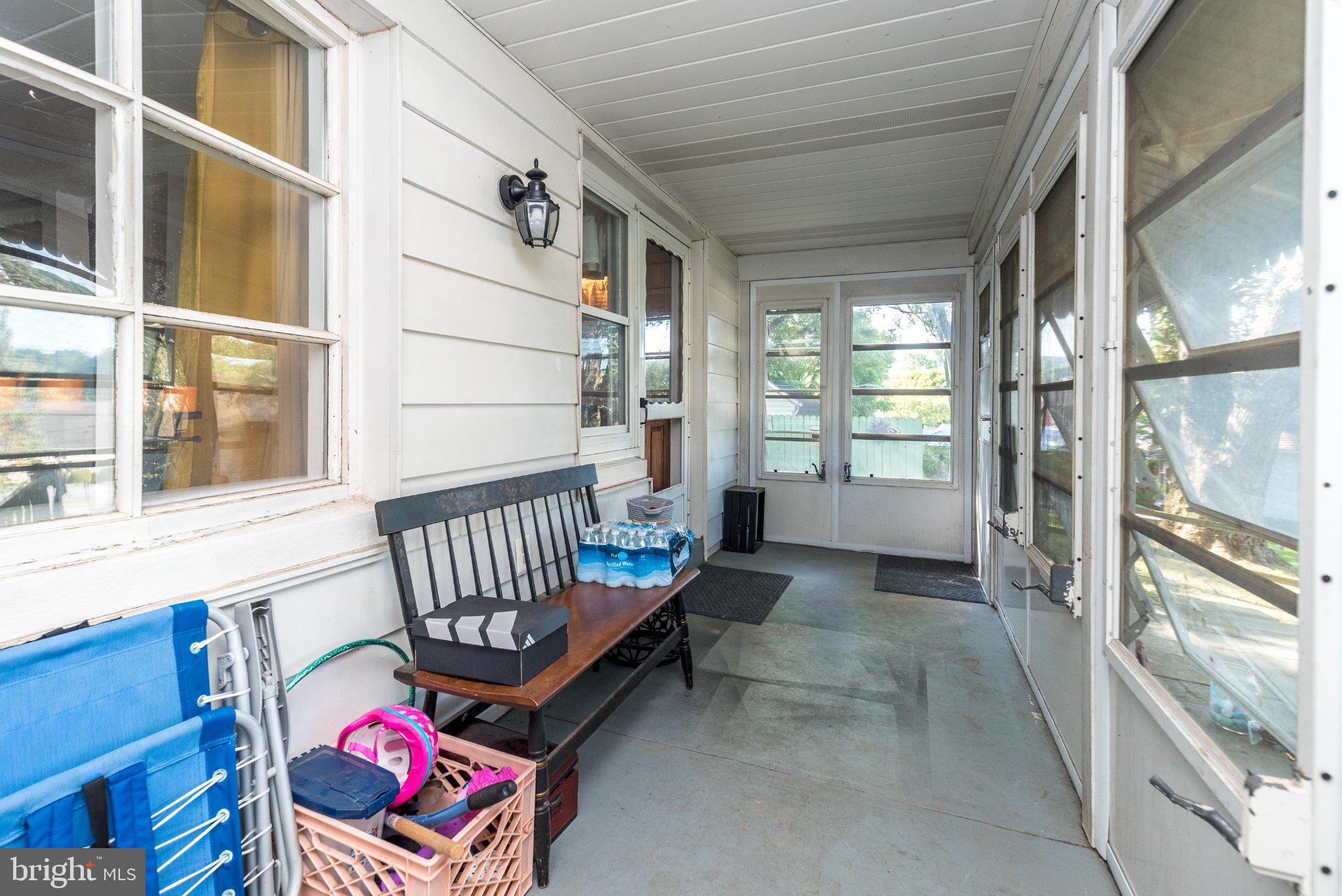 109 Ridge Street Reading, PA 19607 - Photo 6 of 41 Charming entryway with inviting light.