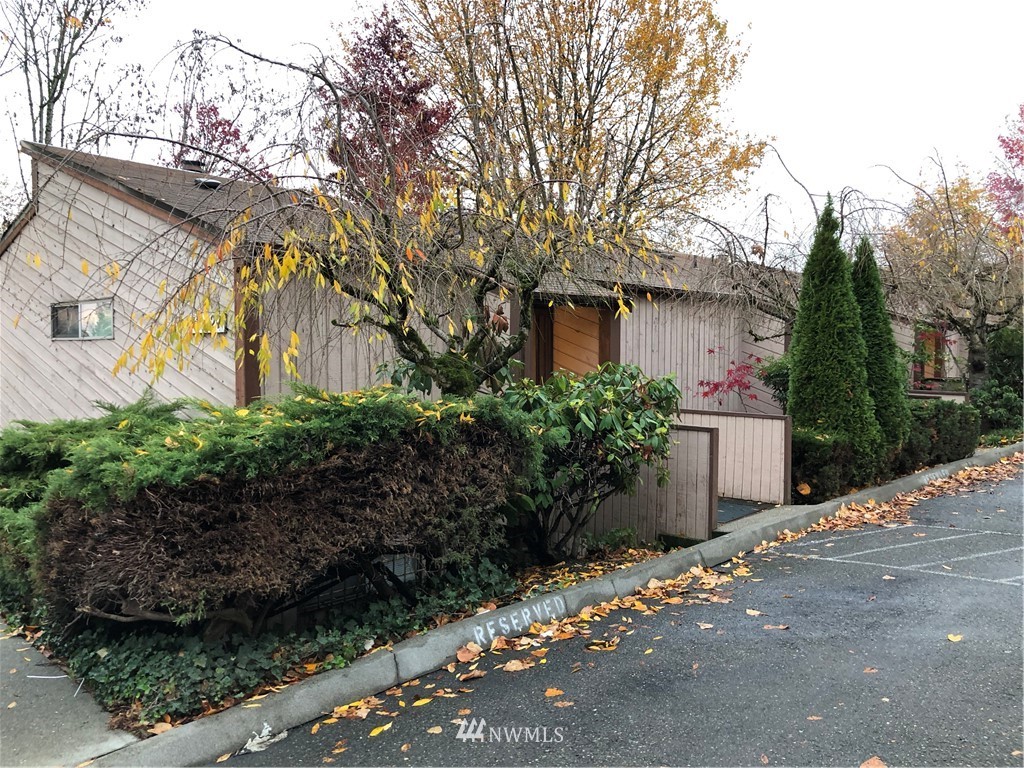 12421 74th Lane South, Unit 20 Seattle, WA 98178 - Photo 1 of 16