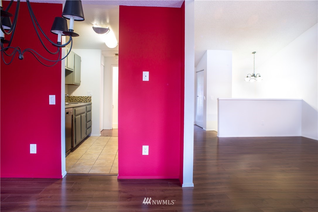 12421 74th Lane South, Unit 20 Seattle, WA 98178 - Photo 4 of 16