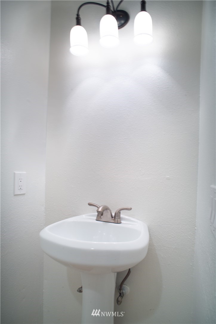 12421 74th Lane South, Unit 20 Seattle, WA 98178 - Photo 8 of 16