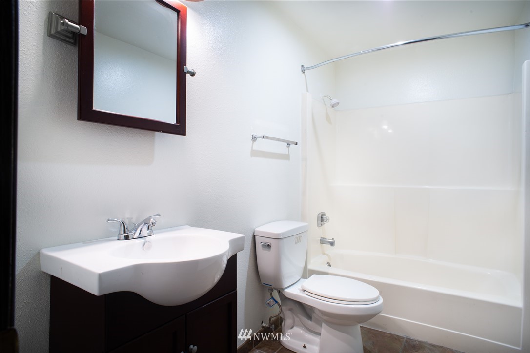 12421 74th Lane South, Unit 20 Seattle, WA 98178 - Photo 10 of 16