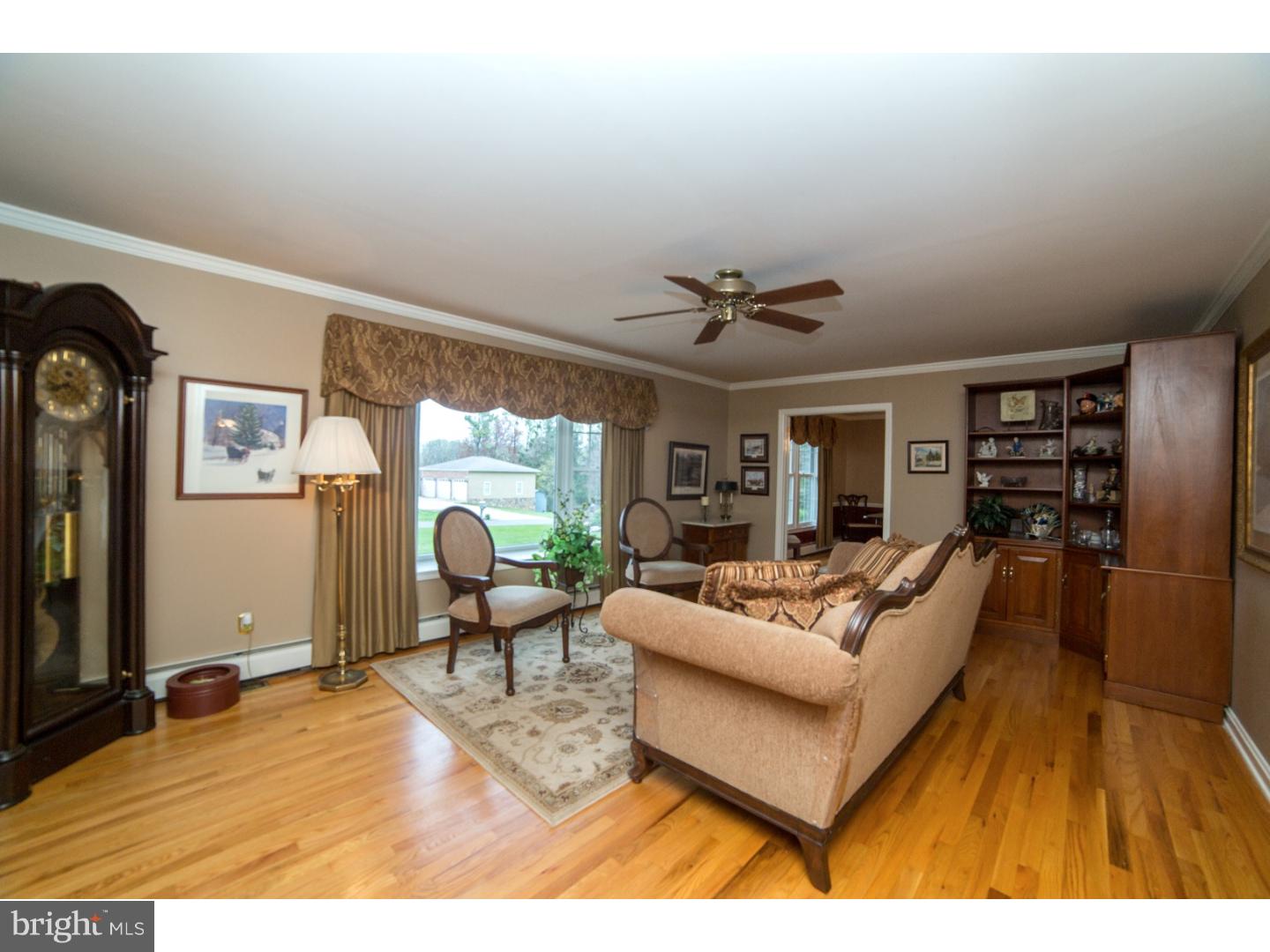 504 Ashland Ridge Road Hockessin, DE 19707 - Photo 11 of 25 Living Room