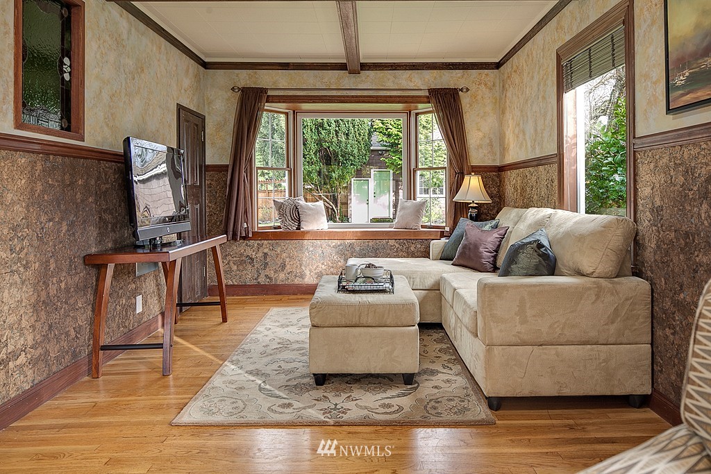 4322 Southwest 100th Street Seattle, WA 98136 - Photo 7 of 15 Gallery Image 7