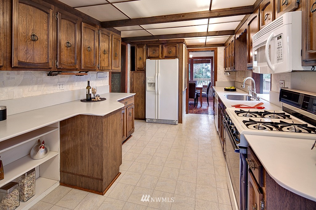 4322 Southwest 100th Street Seattle, WA 98136 - Photo 10 of 15 Gallery Image 10