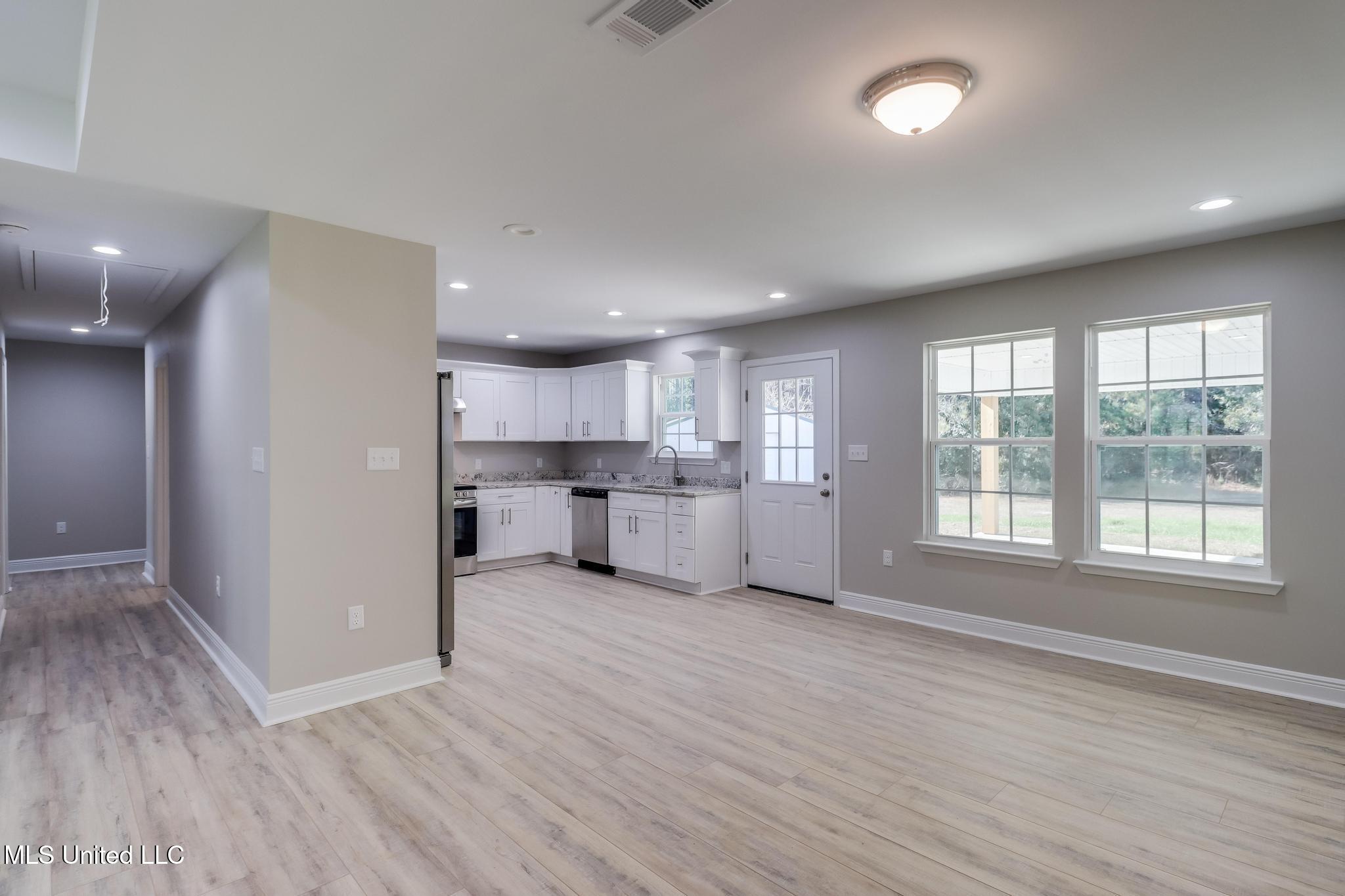 6590 Dummy Line Road Picayune, MS 39466 - Photo 10 of 26 IMG_0373-Edit