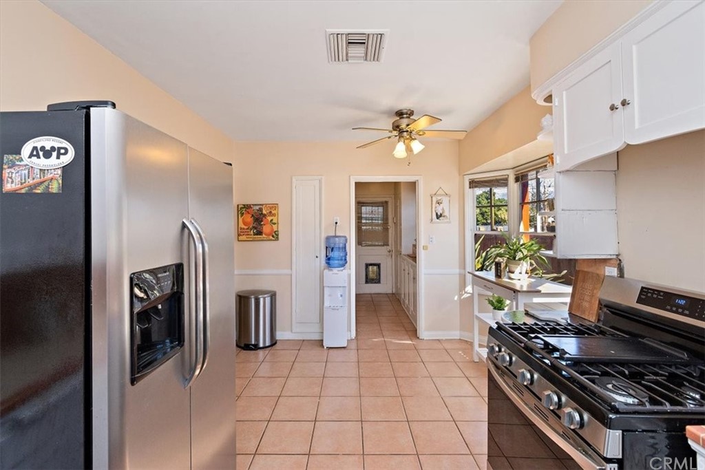 939 East Colton Avenue Redlands, CA 92374 - Photo 11 of 34