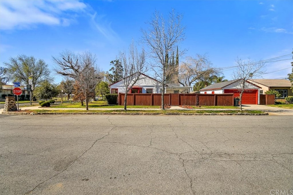 939 East Colton Avenue Redlands, CA 92374 - Photo 24 of 34