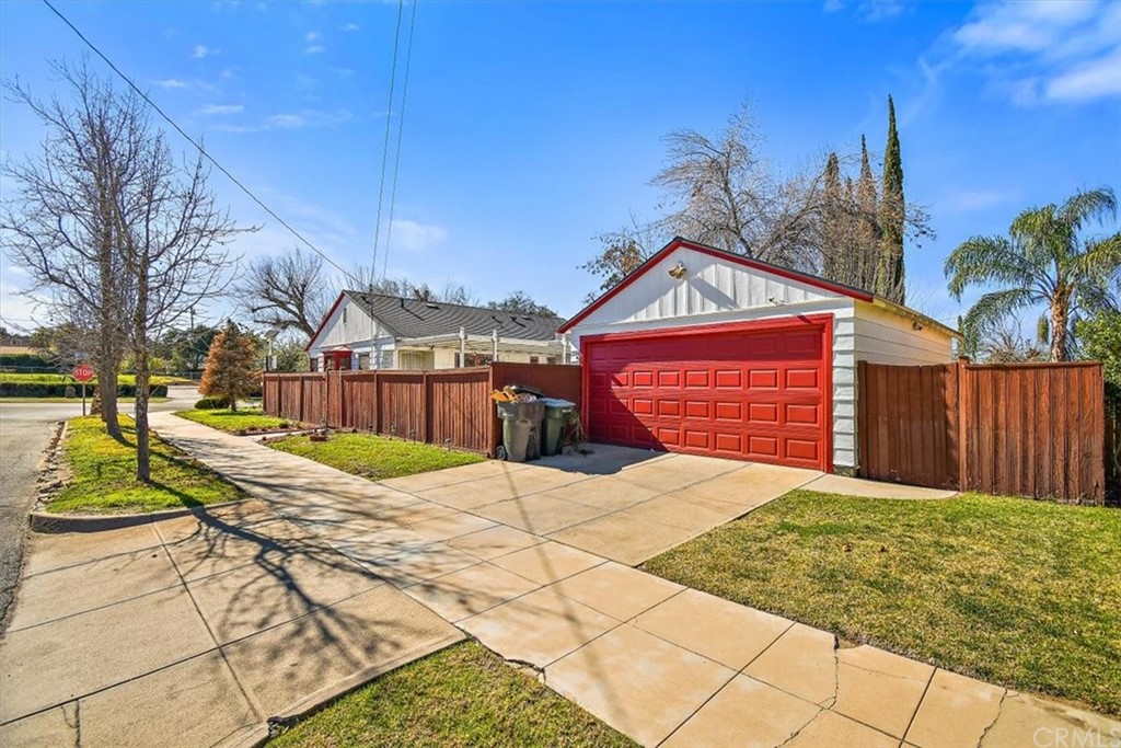 939 East Colton Avenue Redlands, CA 92374 - Photo 25 of 34