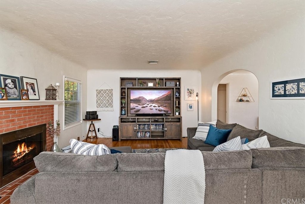 939 East Colton Avenue Redlands, CA 92374 - Photo 3 of 34