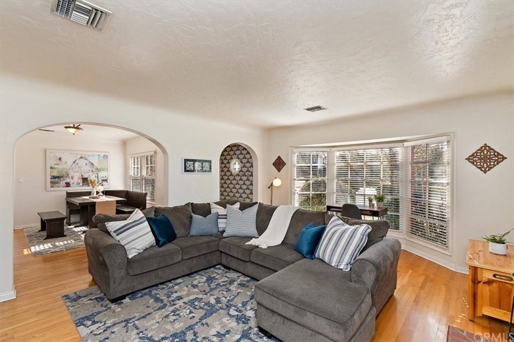 939 East Colton Avenue Redlands, CA 92374 - Photo 5 of 34