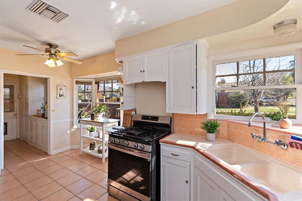 939 East Colton Avenue Redlands, CA 92374 - Photo 10 of 34