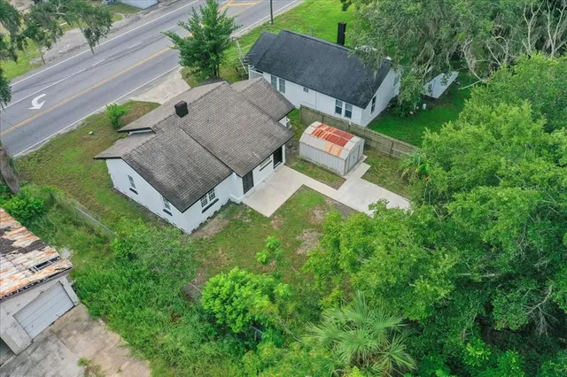 a view of front of house with a yard