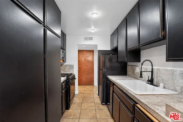 $525,000 | 12940 Riverside Drive, Unit 101, Sherman Oaks, CA 91423